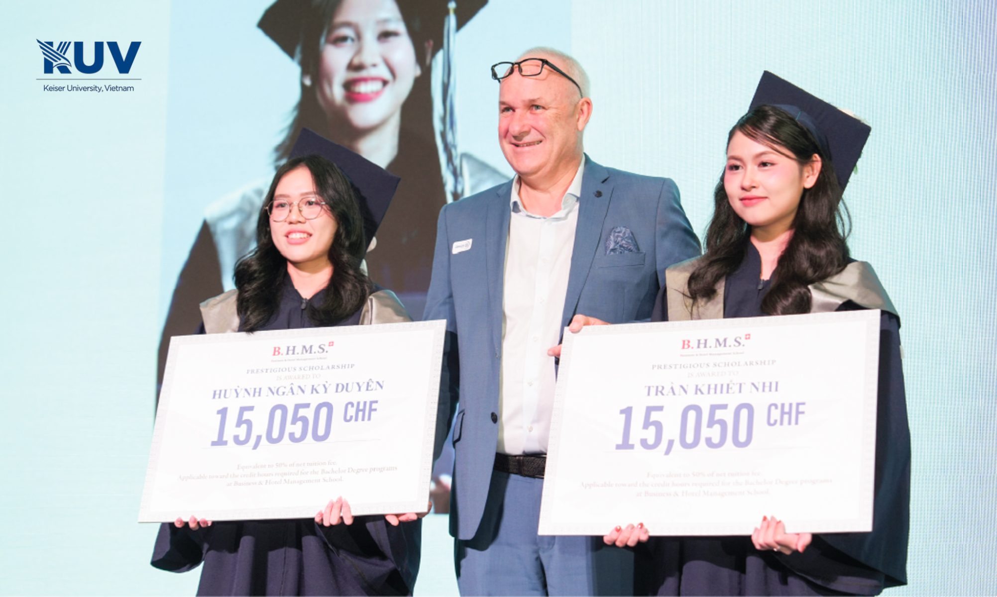 Môi trường học tập toàn cầu - cơ hội học bổng dành cho Seahawks